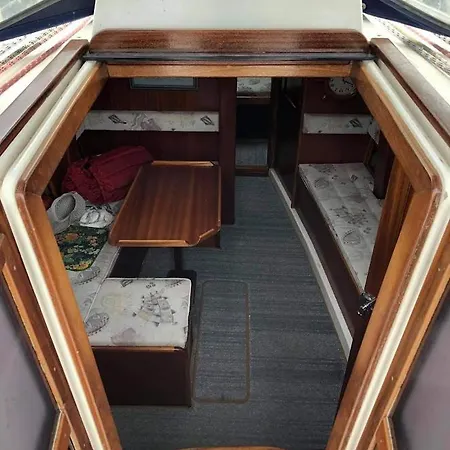 Botel Aqua Enter36 Vitorlas
